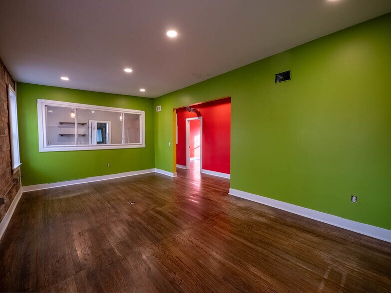More Photos Of 23900-23908 Woodward Ave, Pleasant Ridge Office For Lease