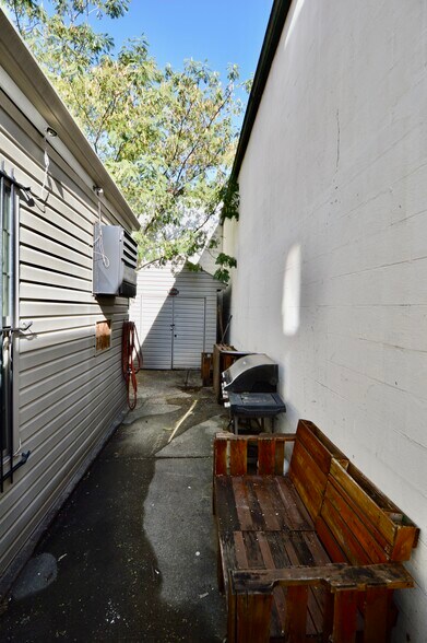 More Photos Of 254 W Pike St, Covington Storefront Retail Residential For Lease