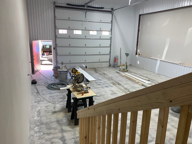 More Photos Of 341 1st St, Mead Warehouse For Lease