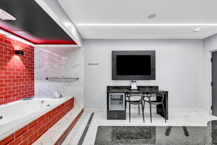 More Photos Of 841 N Krome Ave, Homestead Hotel For Sale