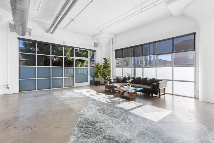 More Photos Of 500-530 Molino St, Los Angeles Office For Sale