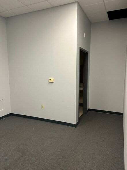 More Photos Of 1148-1166 Westowne Dr, Neenah Unknown For Lease