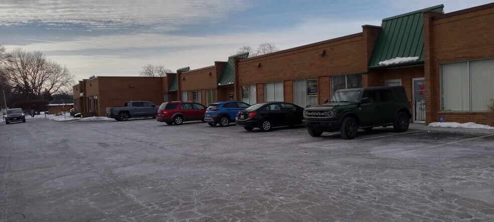 More Photos Of 1801 Hicks Rd, Rolling Meadows Office For Sale