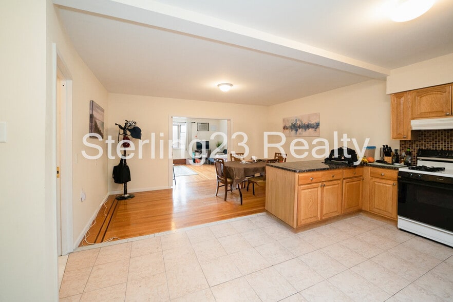 More Photos Of , Astoria General Retail For Sale