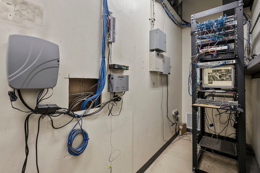 More Photos Of 371 Prospector Dr, Evanston Freestanding For Sale