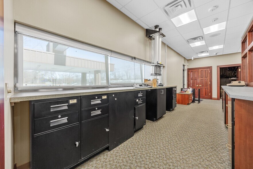 More Photos Of 3414 Mount Vernon Rd SE, Cedar Rapids Office For Sale