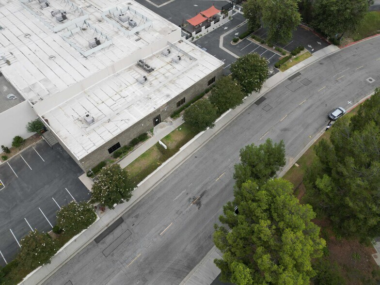 More Photos Of 2001 Saturn St, Monterey Park Light Distribution For Sale