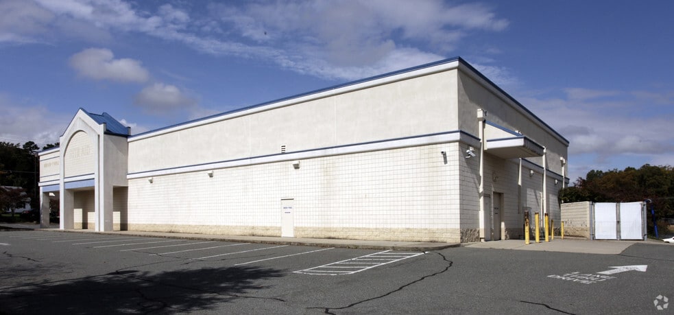 More Photos Of 2100 N Elm St, Greensboro Drugstore For Lease