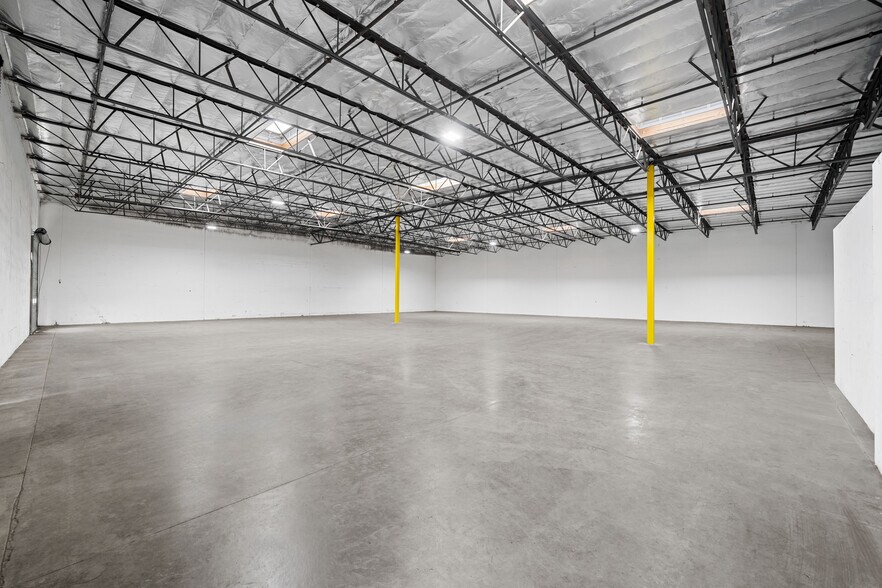More Photos Of 14920 Hilton Dr, Fontana Warehouse For Lease