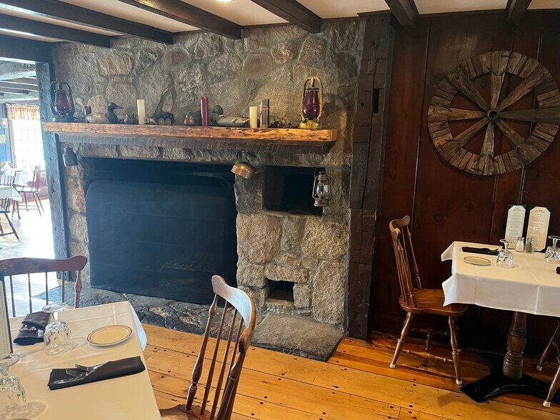 More Photos Of 6 Hartland Blvd, East Hartland Restaurant For Sale