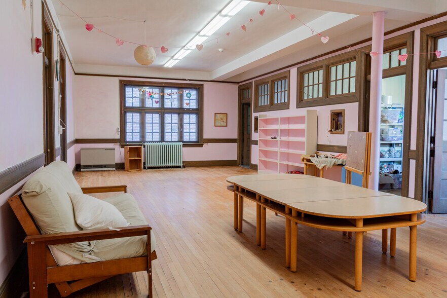 More Photos Of 156 High St, Portland Specialty For Sale