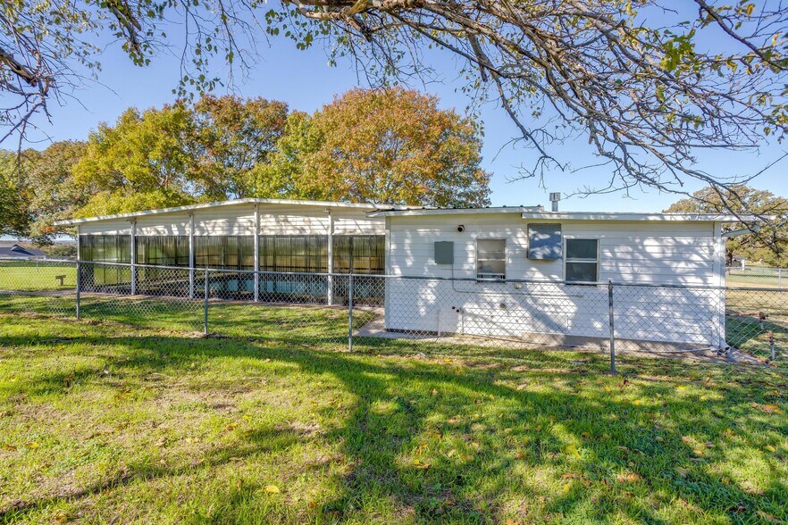 More Photos Of 3952 Tin Top Rd, Weatherford Flex For Sale