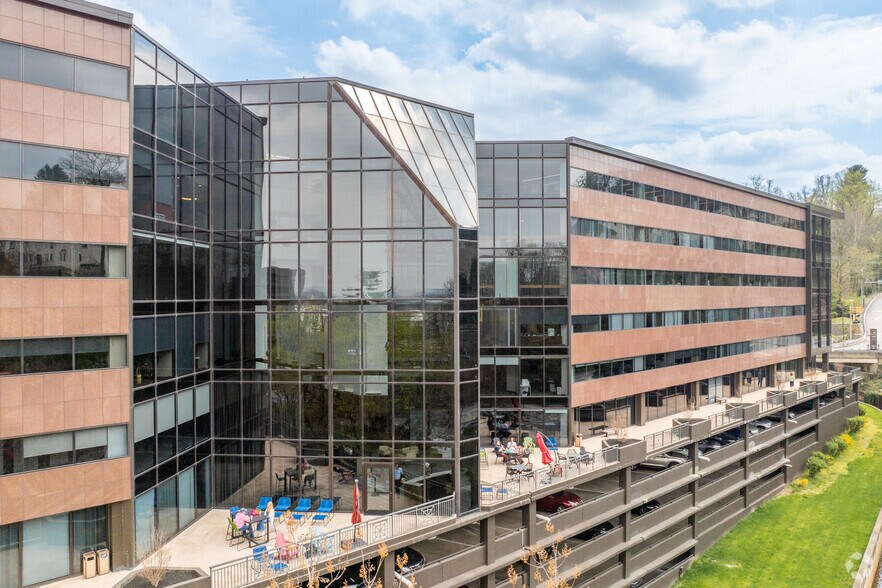 More Photos Of 100 4 Falls Corporate Ctr, Conshohocken Office For Lease