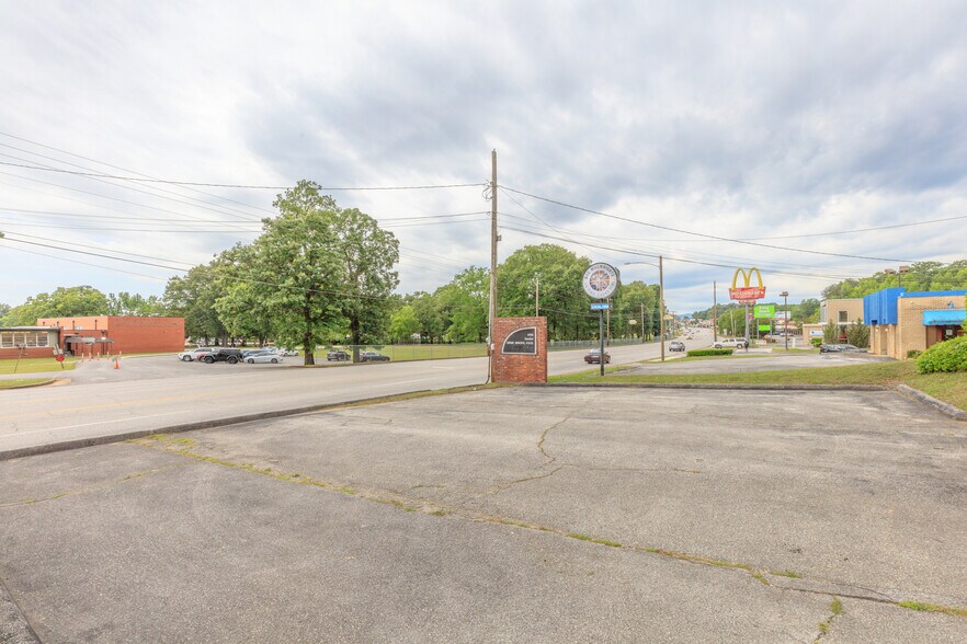 More Photos Of 4135 Hixson Pike, Chattanooga Office For Sale