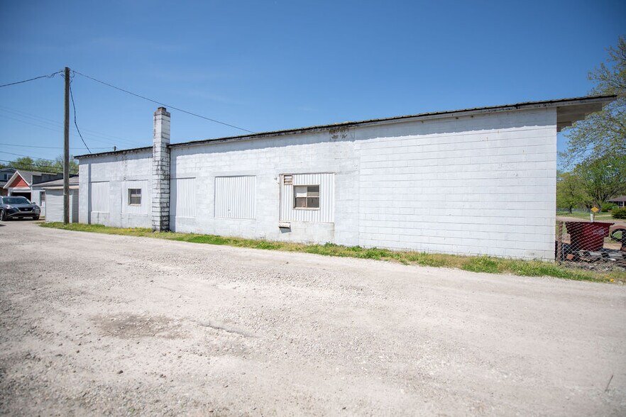 More Photos Of 1128 N Main St, Uhrichsville Manufacturing For Sale