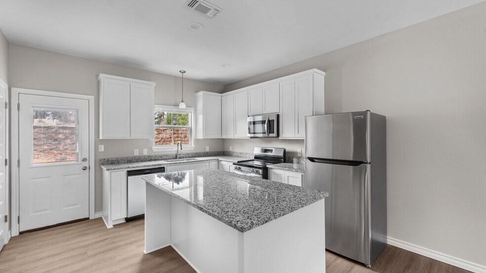 More Photos Of 6702 University Ave, Texarkana Apartments For Sale