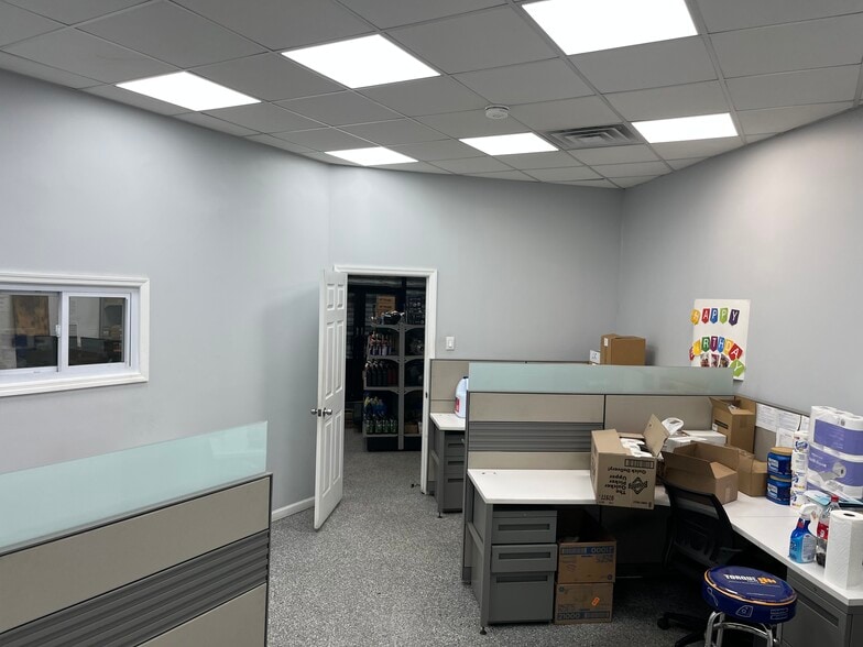 More Photos Of 454 Jefferson St, Newark General Retail For Lease