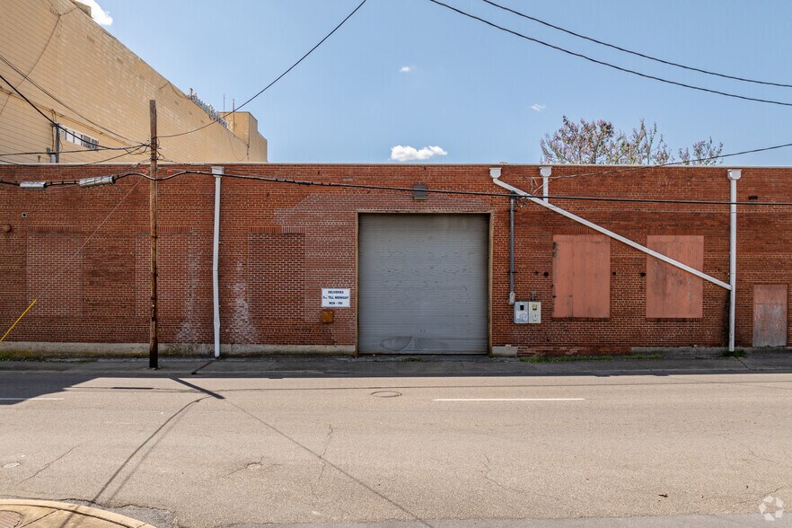 More Photos Of 204-208 W Main St, Johnson City Light Manufacturing For Sale