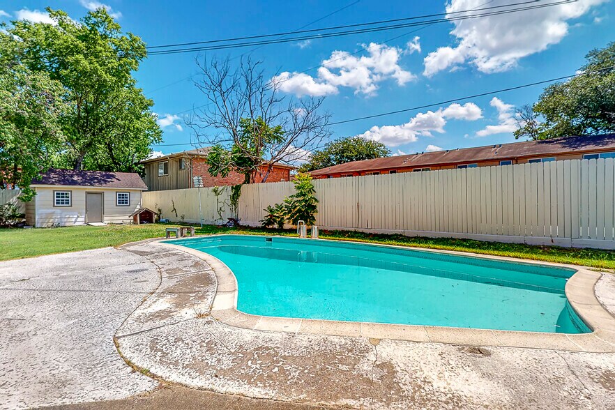 More Photos Of 5710 Edgemoor Dr, Houston Specialty For Sale