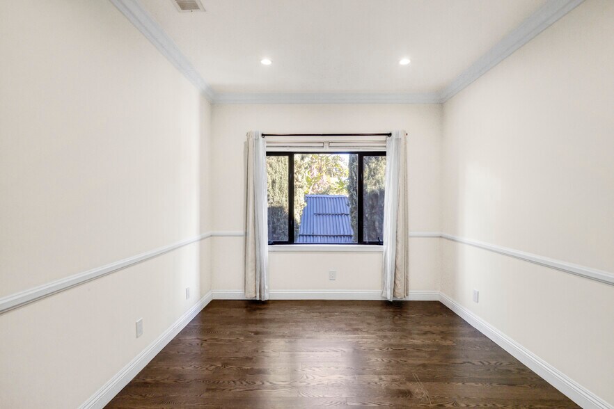 More Photos Of 732 Robinson St, Los Angeles Apartments For Sale
