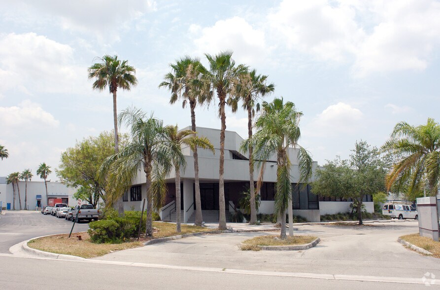 More Photos Of 8850 NW 20th St, Miami Light Manufacturing For Sale