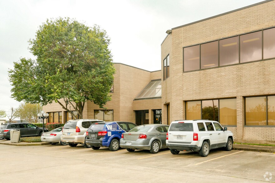More Photos Of 6701 Pinemont Dr, Houston Office For Lease