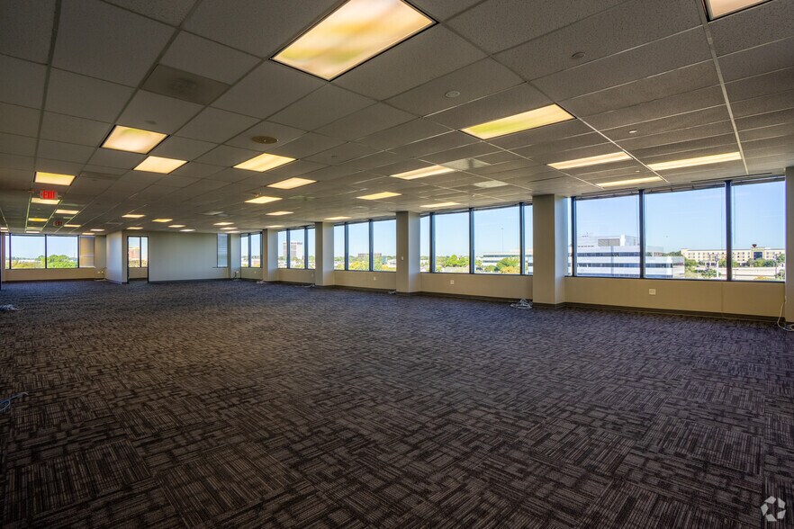 More Photos Of 1250 E Copeland Rd, Arlington Office For Lease