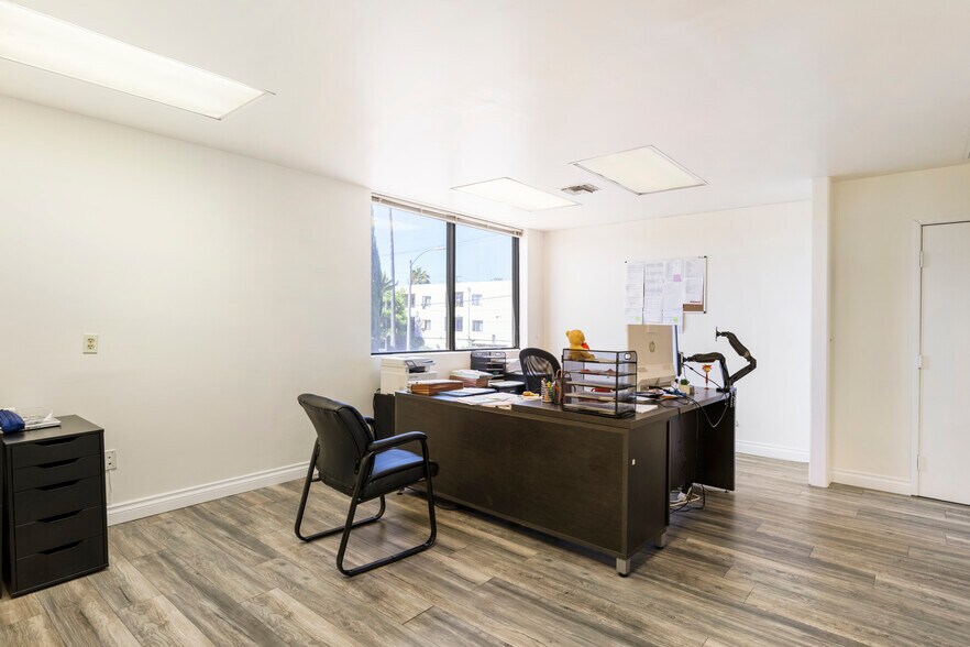 More Photos Of 14553 Delano St, Van Nuys Office For Lease