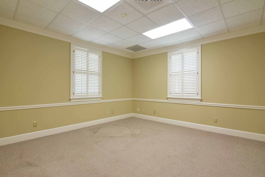 More Photos Of 204 N Westover Blvd, Albany Office For Sale