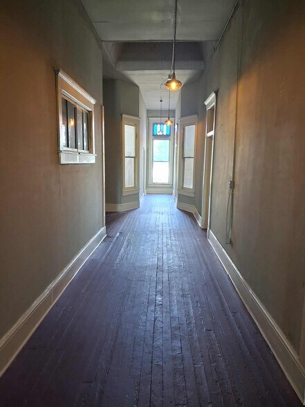 More Photos Of 102 E Main St, Princeton Office For Lease