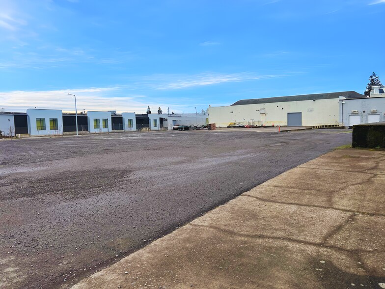 More Photos Of 298 Patterson St NW, Salem Warehouse For Lease
