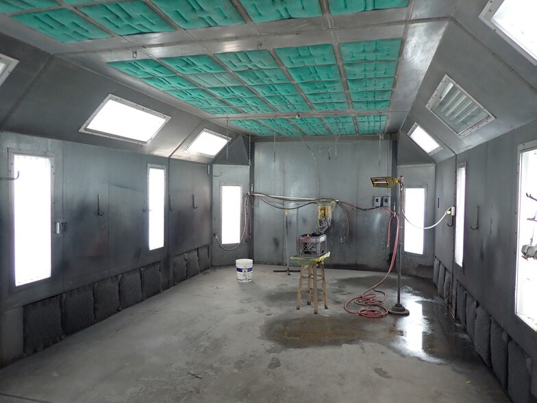 More Photos Of 2255 W Howard St, Chicago Auto Repair For Lease