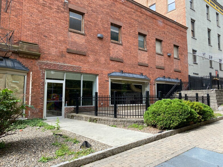 More Photos Of 61 N Pearl St, Albany Apartments For Lease