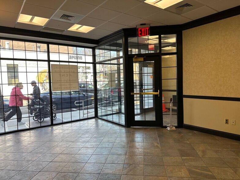 More Photos Of 227 Smith St, Brooklyn Storefront For Lease