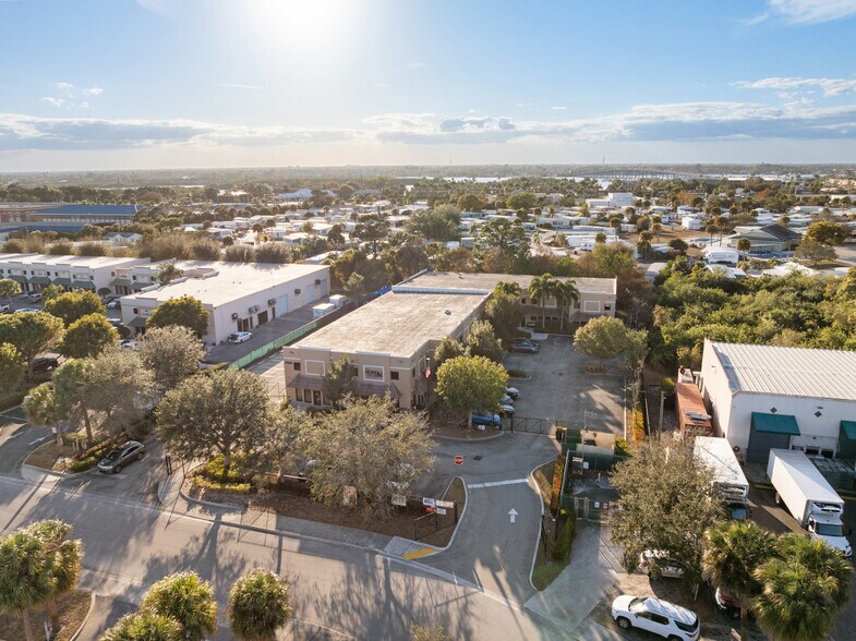 More Photos Of 2580-2590 SE Willoughby Blvd, Stuart Warehouse For Sale