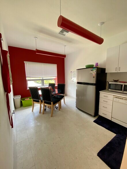 More Photos Of 2286 W 1st St, Fort Myers Office For Lease