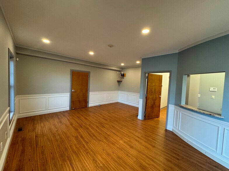 More Photos Of 49 Atwood Rd, Pelham Medical For Lease