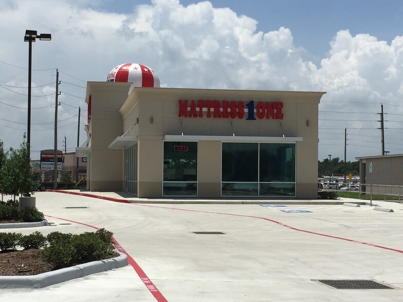 More Photos Of 21403 N Freeway, Spring Freestanding For Lease