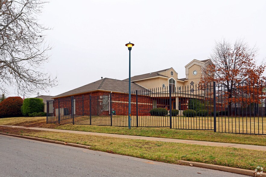 More Photos Of 1301 NE 14th St, Oklahoma City Medical For Sale