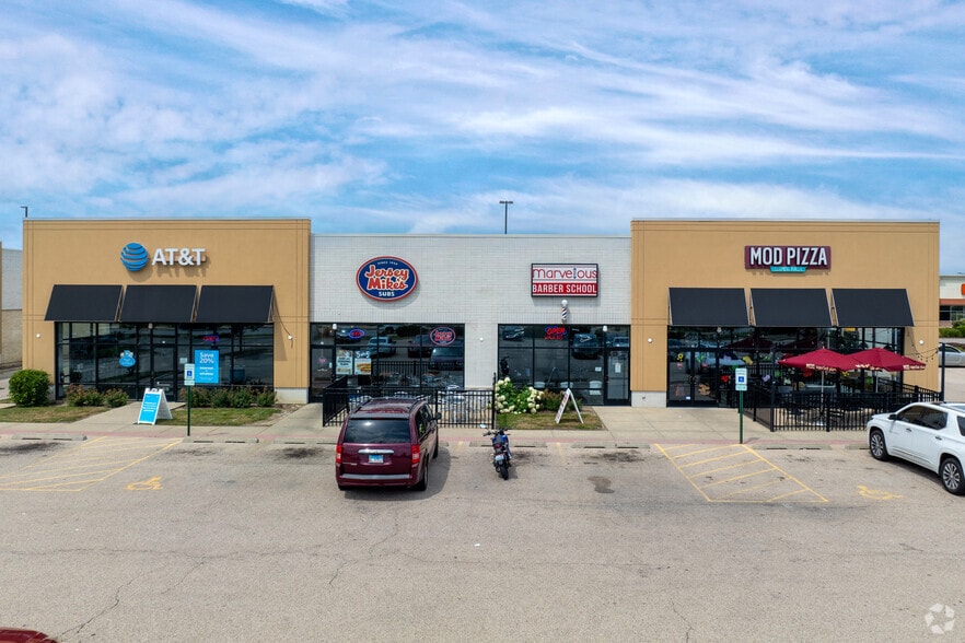 More Photos Of 970-988 S Waukegan Rd, Waukegan Freestanding For Lease