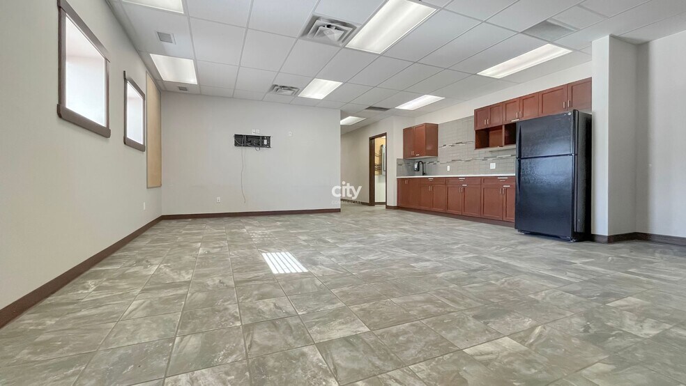 More Photos Of 7620 Yellowhead Trl NW, Edmonton Warehouse For Lease