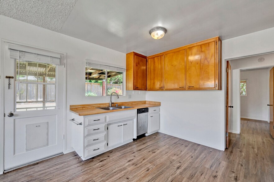 More Photos Of 330 9th St, Del Mar Apartments For Sale