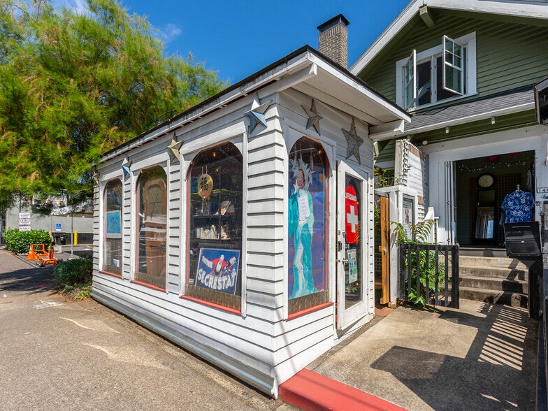 More Photos Of 1405 SE Tacoma St, Portland Storefront For Sale
