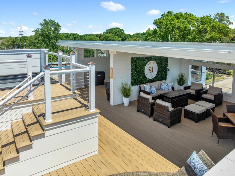 More Photos Of 32 Broadway Ave, Mystic Hotel For Sale