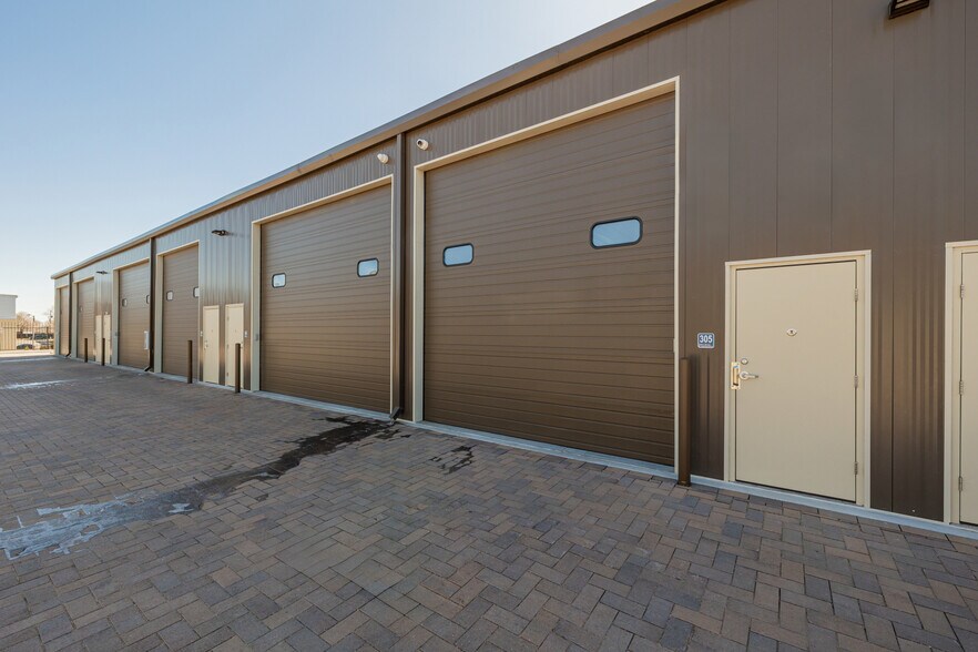 More Photos Of 560 Ames St, Lakewood Industrial For Sale