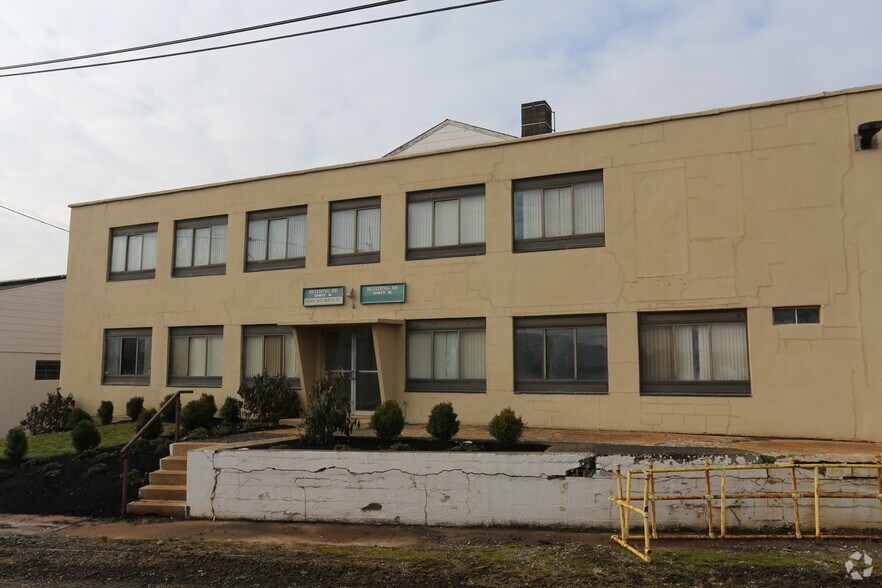Primary Photo Of 8 W Chimney Rock Rd, Bridgewater Manufacturing For Lease