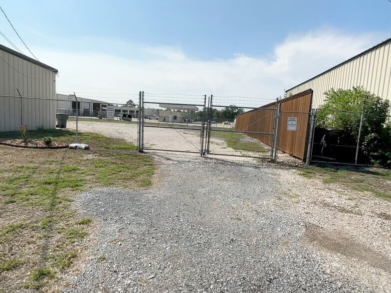 More Photos Of 4850 Lafin Rd, Beaumont Warehouse For Lease