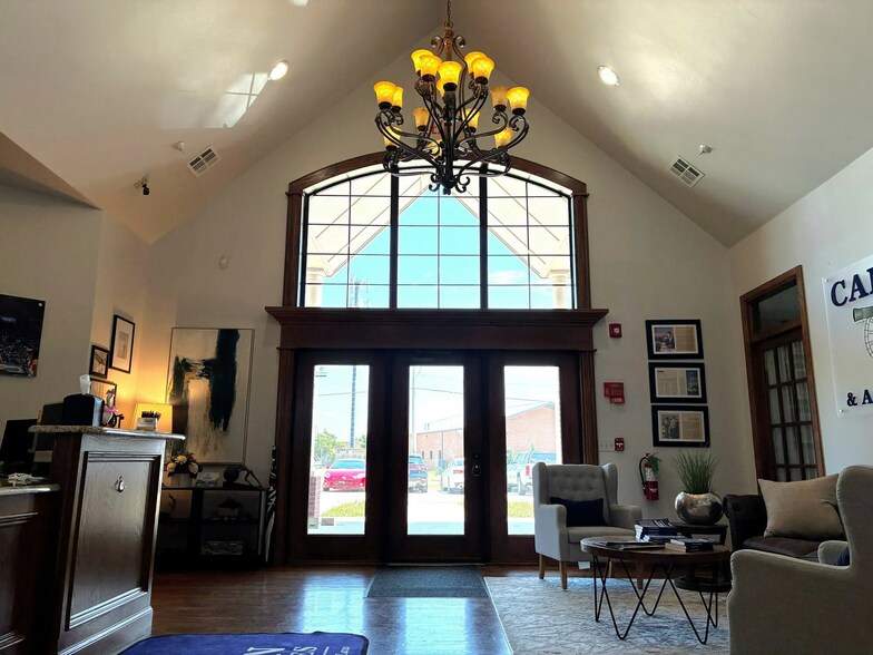 More Photos Of 1425 S Fretz Ave, Edmond Office For Sale