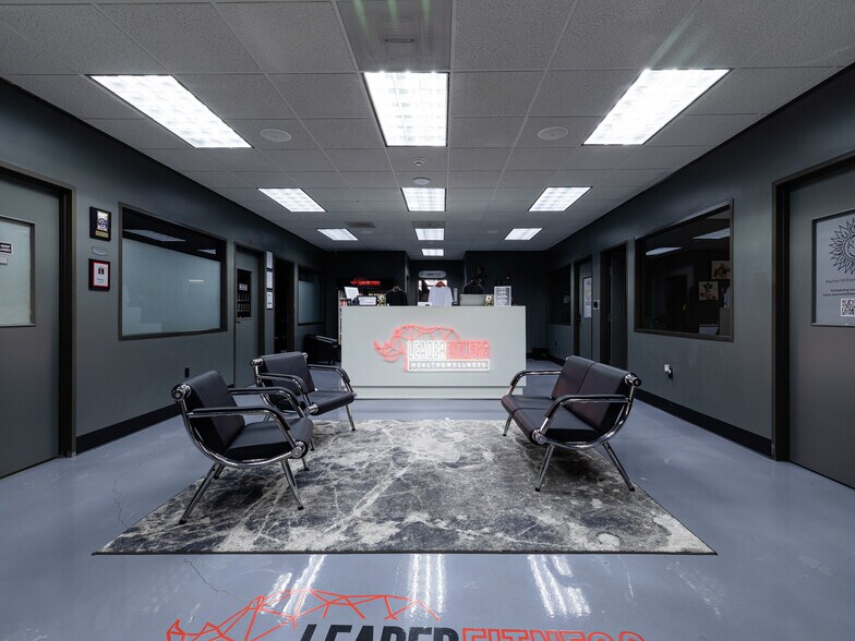 More Photos Of 321 S Persimmon St, Tomball Manufacturing For Lease