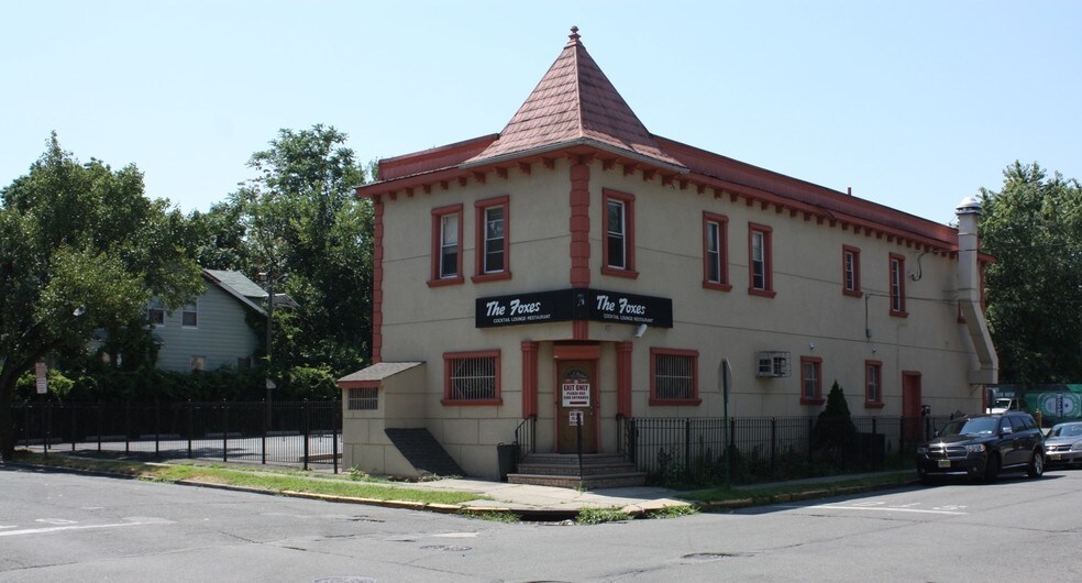 Primary Photo Of 31 Welland Ave, Irvington Bar For Sale